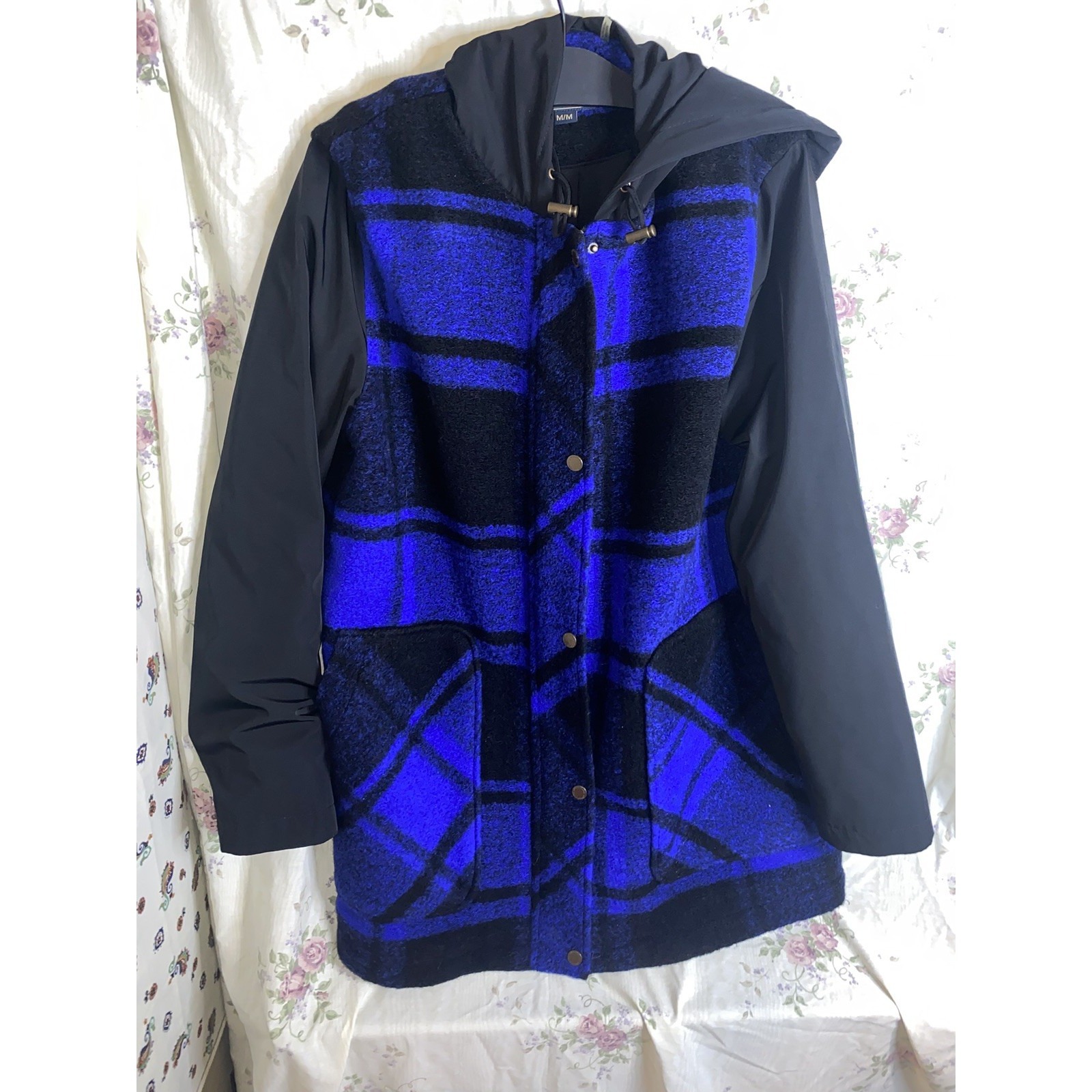 Pendleton Women's Hooded Blue Plaid Jacket - Medium- No Wear Seen. Extra Buttons